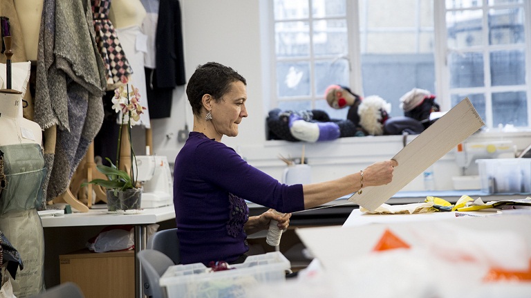 Rocio in her art class