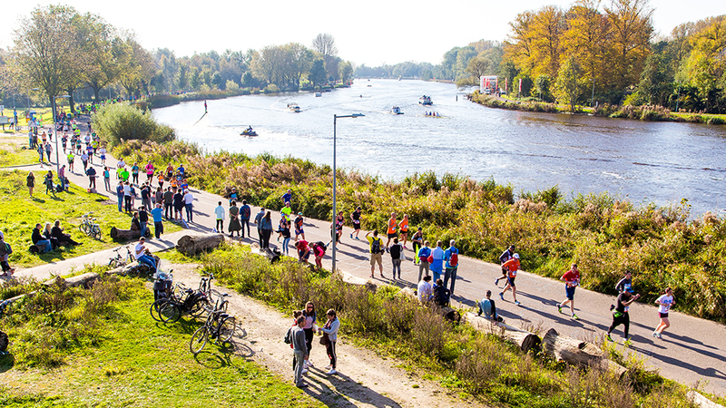 People running along the river Amstel at Amsterdam Marathon